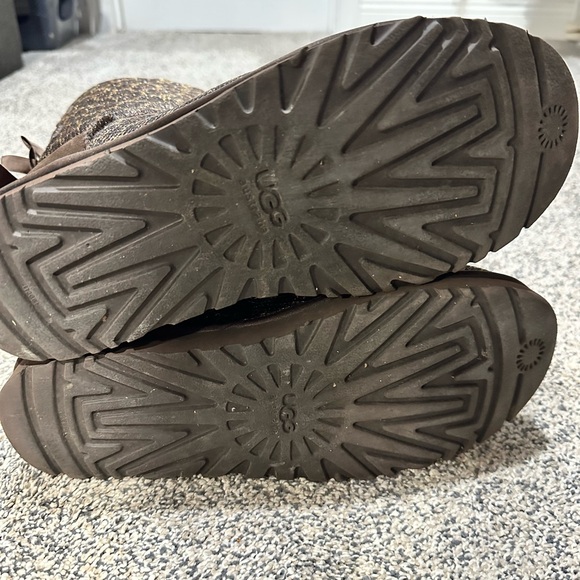 UGG Australia Womans Bronze Bailey Bow Glitter Leopard Sheepskin Boots size 9 LN - Picture 5 of 5